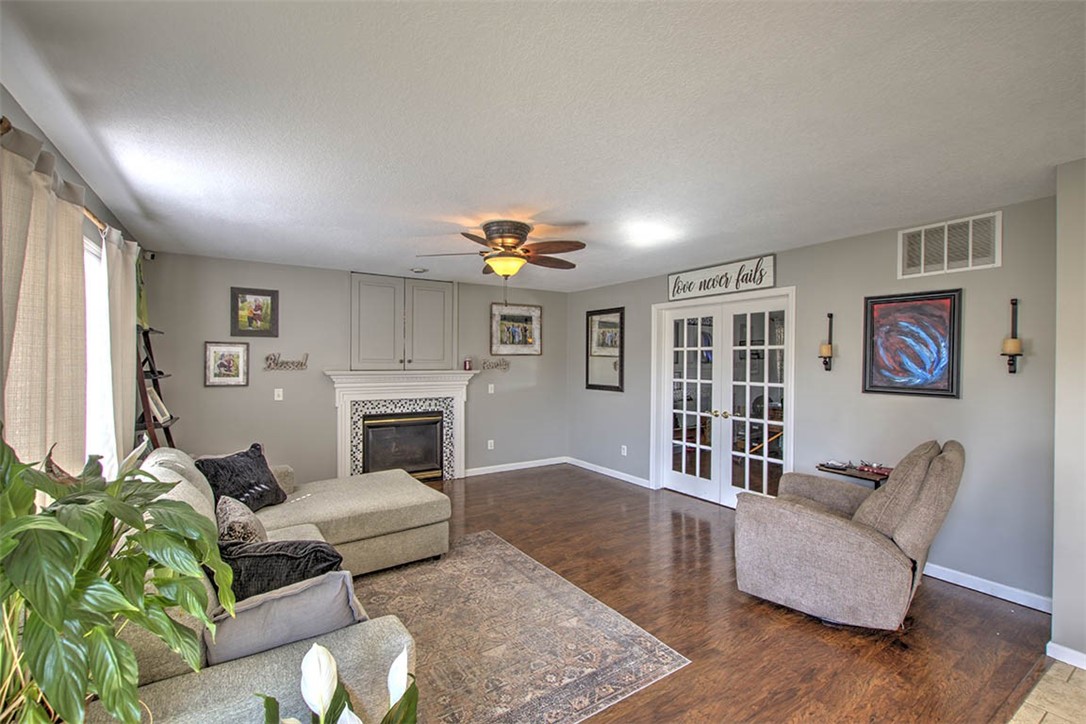 1365 Country Lane Property Photo 10