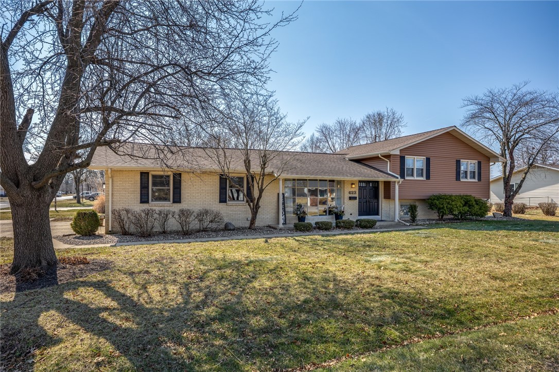 623 E North Avenue Property Photo 4