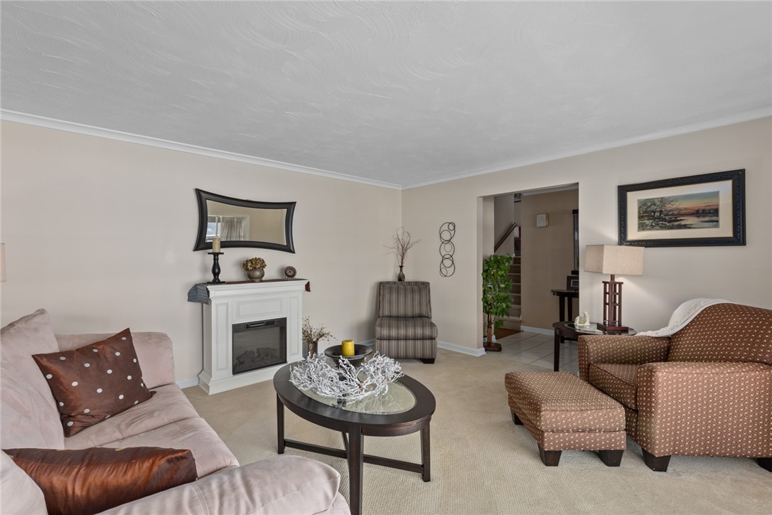 623 E North Avenue Property Photo 9