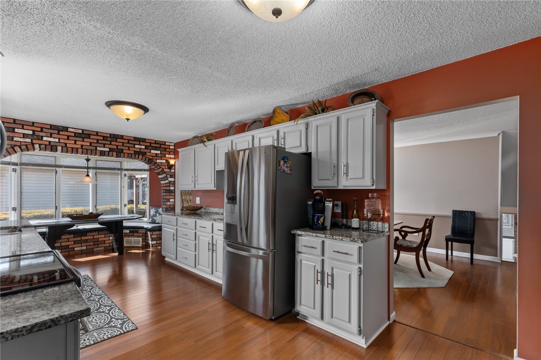 623 E North Avenue Property Photo 14