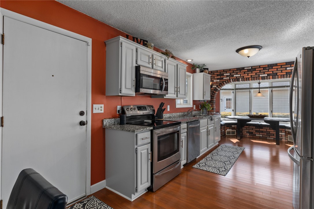 623 E North Avenue Property Photo 15