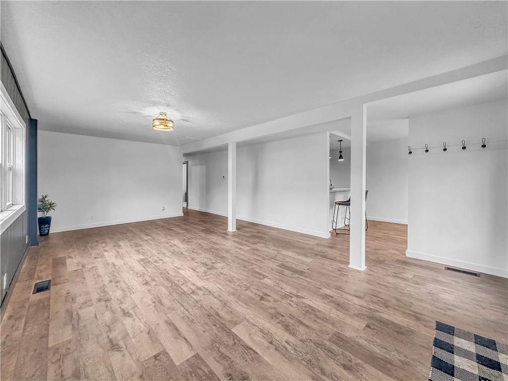 302 W South Street Property Photo 3
