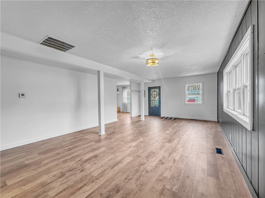302 W South Street Property Photo 4
