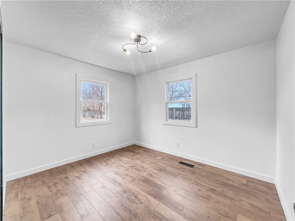 302 W South Street Property Photo 18
