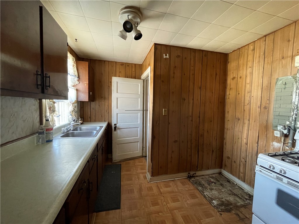 1104 Clement Avenue Property Photo 15