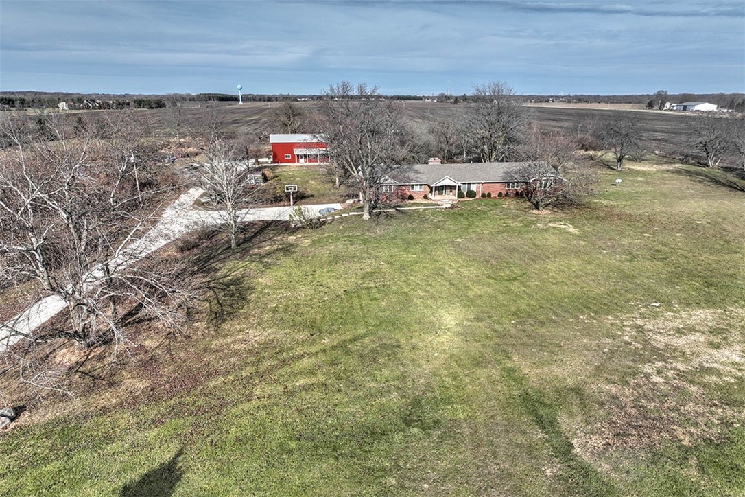 2112 E Elwin Road Property Photo 3