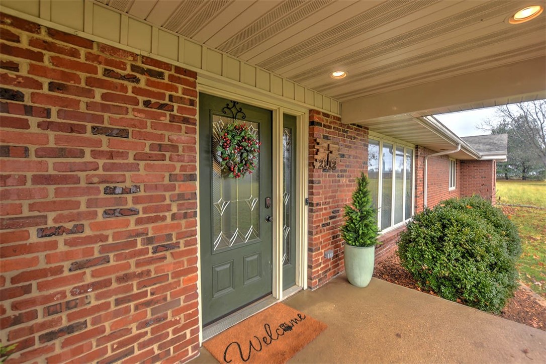 2112 E Elwin Road Property Photo 9