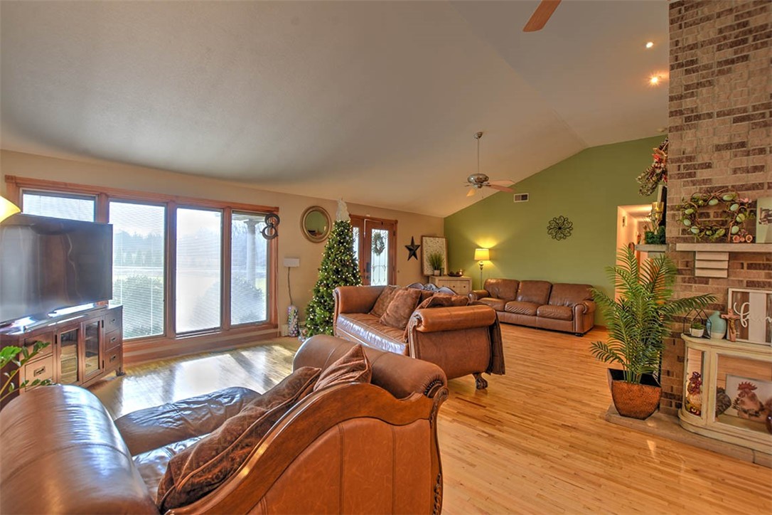 2112 E Elwin Road Property Photo 10
