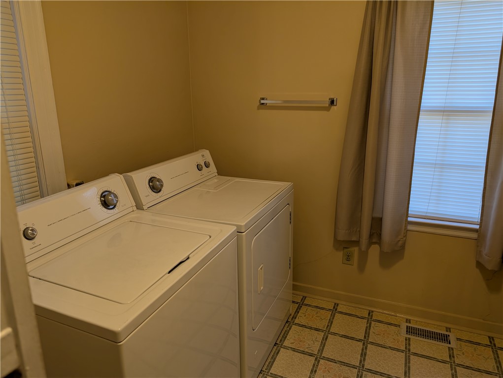 504 W King Street Property Photo 6
