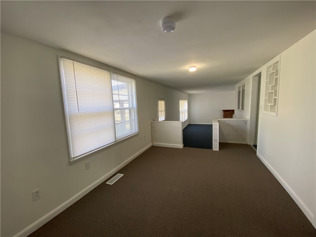 224 E 9th Street Property Photo 10