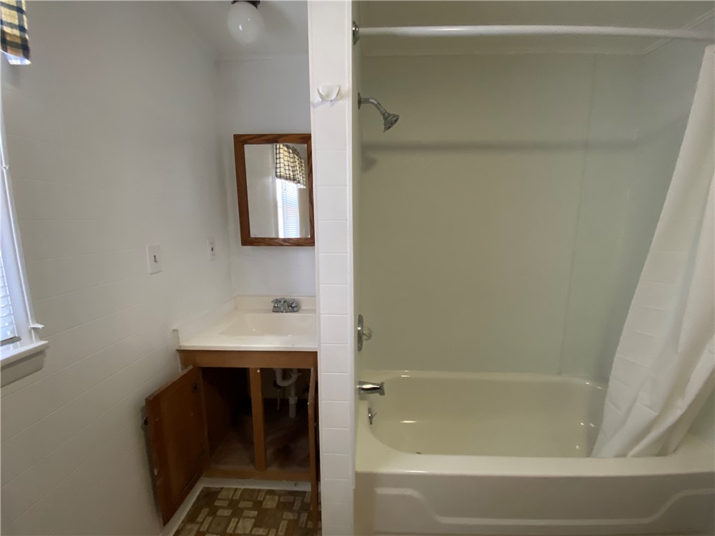224 E 9th Street Property Photo 25