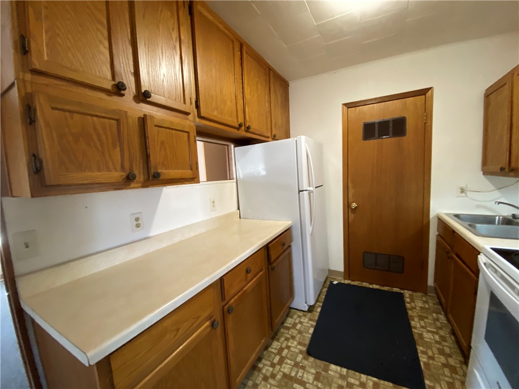 224 E 9th Street Property Photo 31