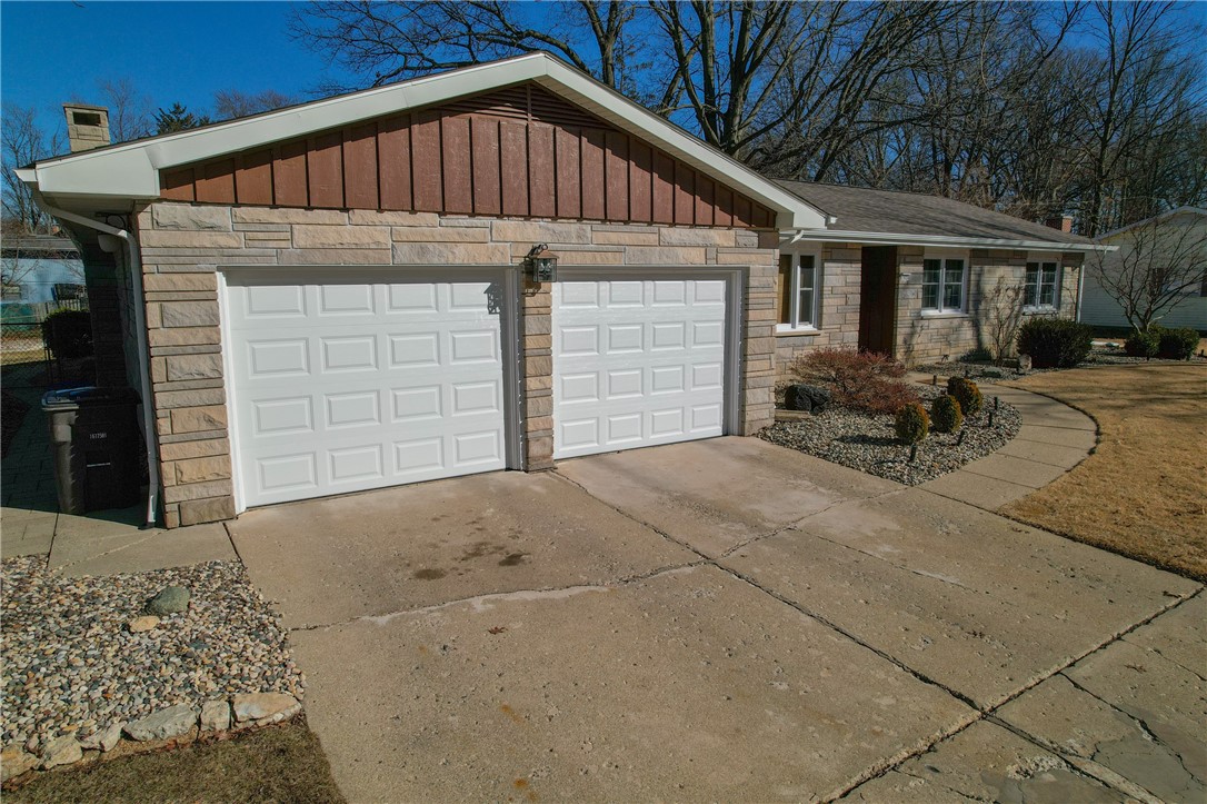 1423 Woodridge Drive Property Photo 4