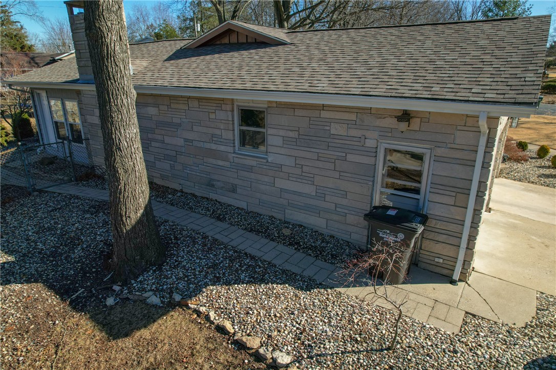 1423 Woodridge Drive Property Photo 5
