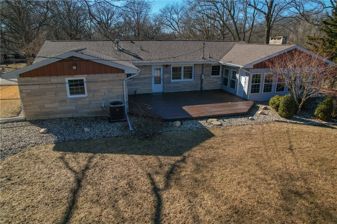 1423 Woodridge Drive Property Photo 8