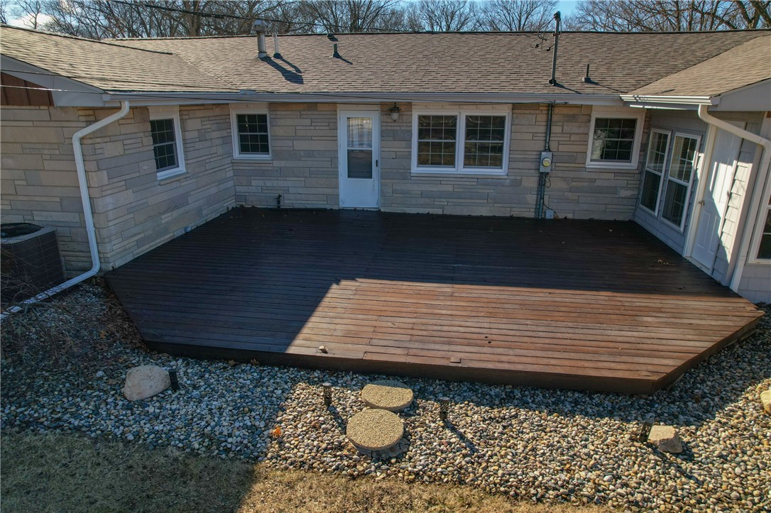 1423 Woodridge Drive Property Photo 9
