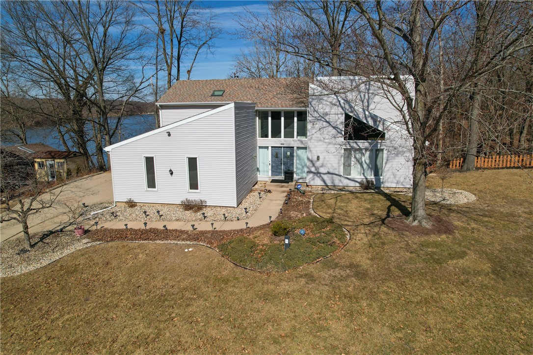 1203 Lakeridge Court Property Photo 2