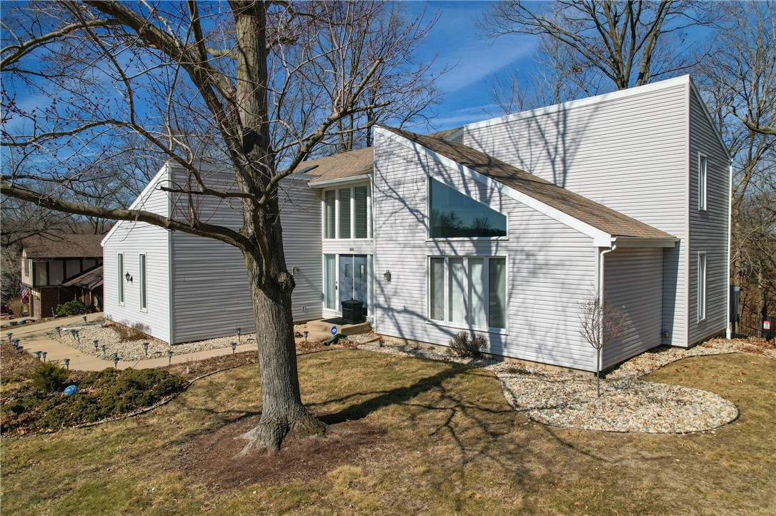 1203 Lakeridge Court Property Photo 3
