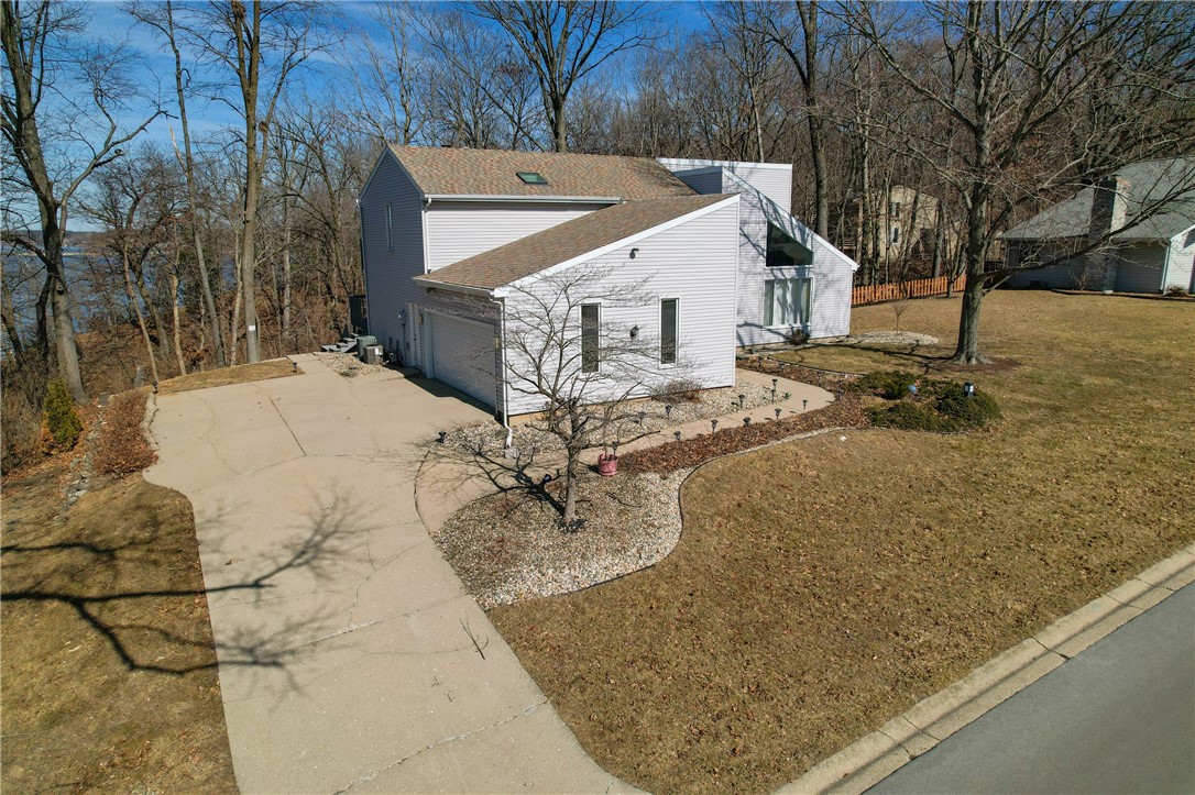 1203 Lakeridge Court Property Photo 4