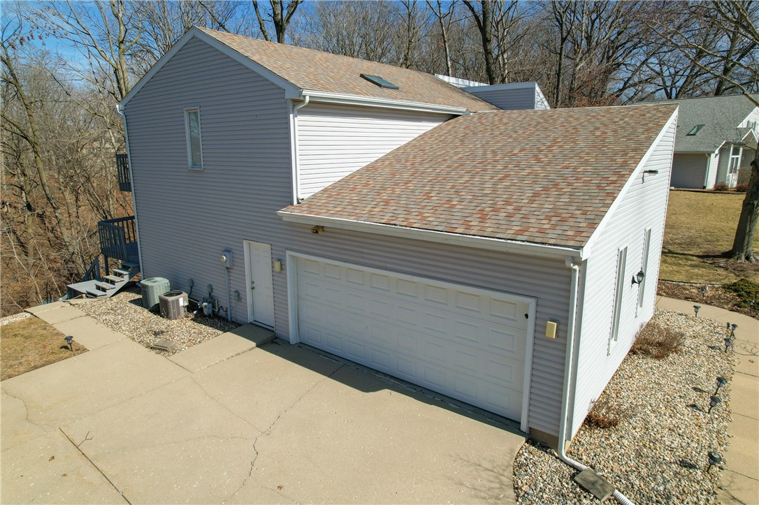 1203 Lakeridge Court Property Photo 5