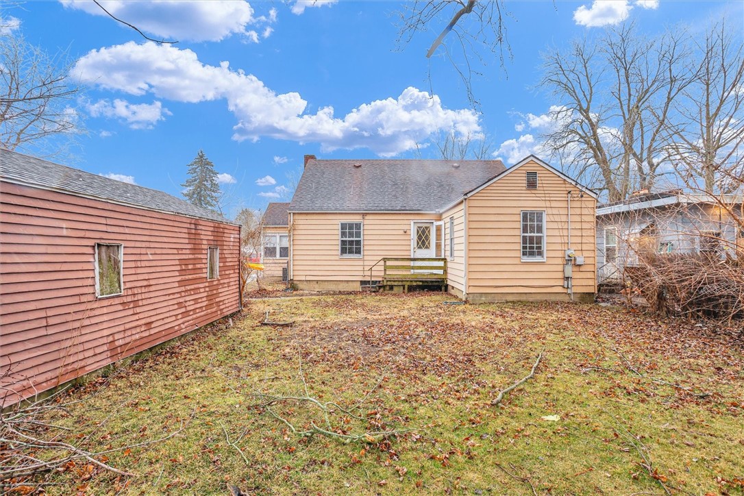 1056 W King Street Property Photo 2