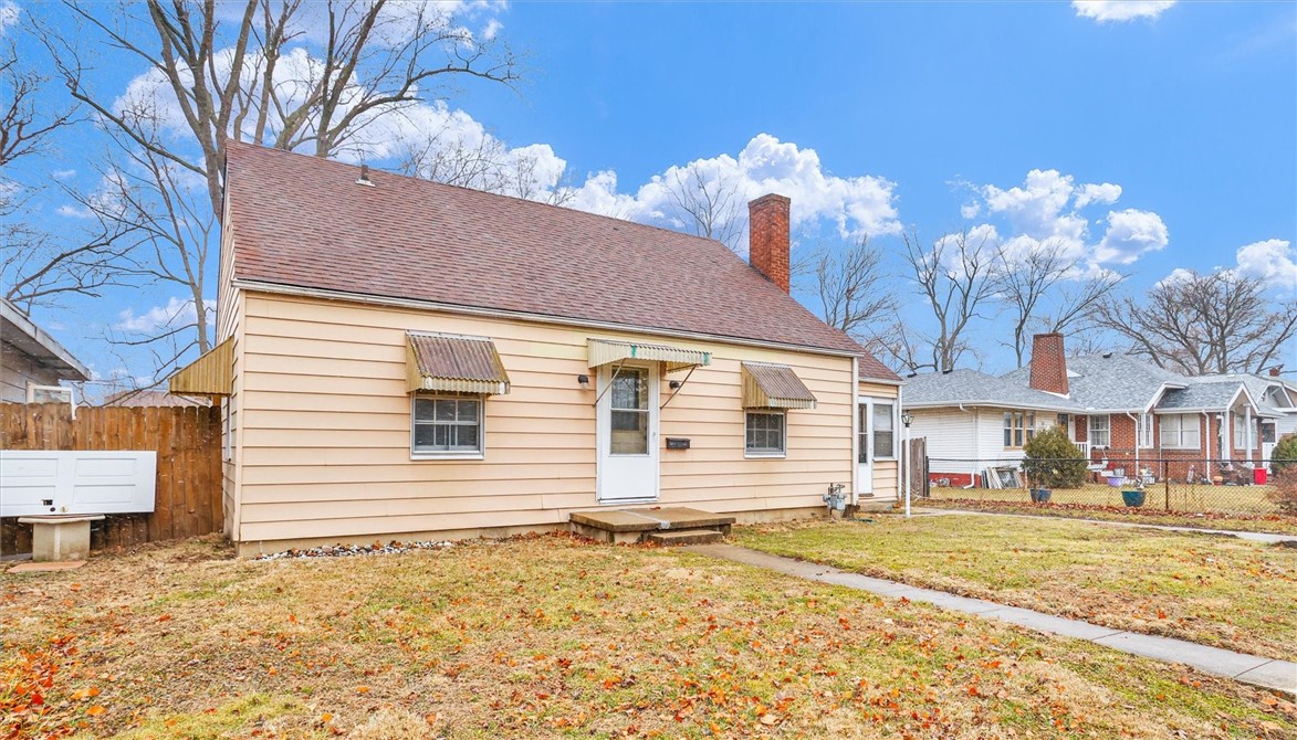1056 W King Street Property Photo 7