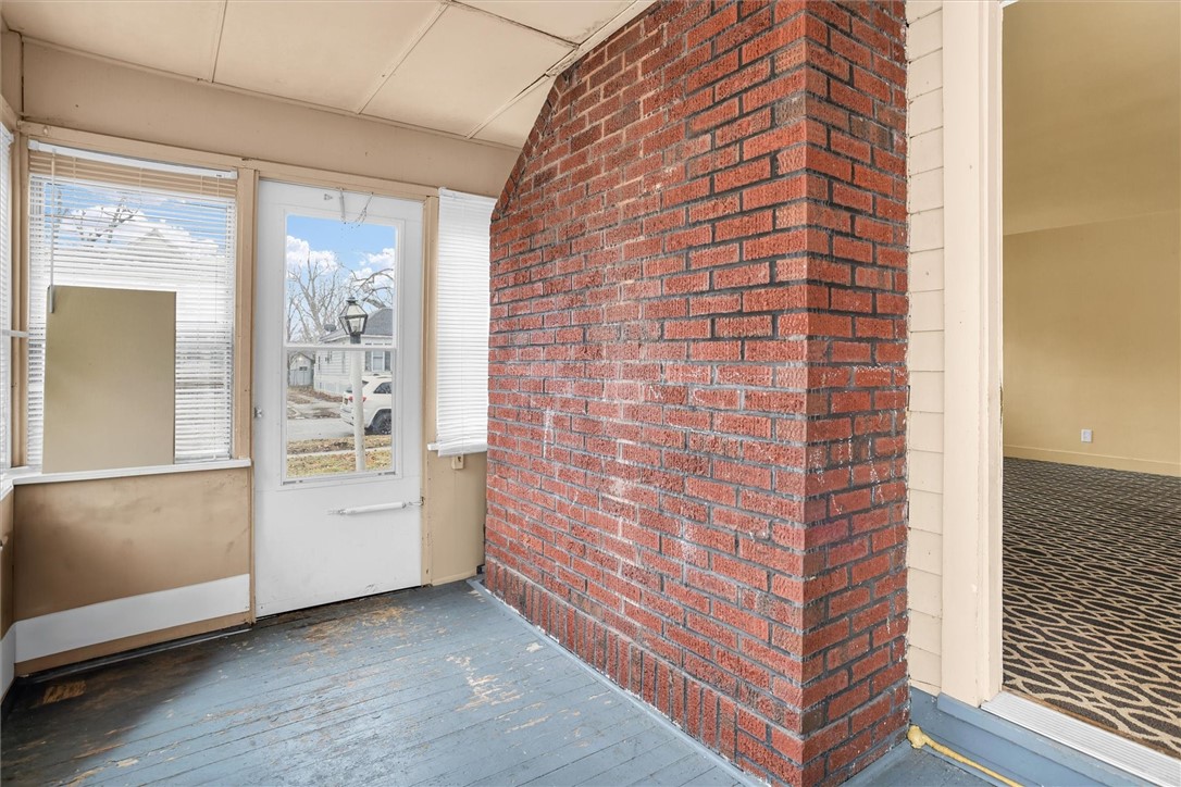 1056 W King Street Property Photo 9