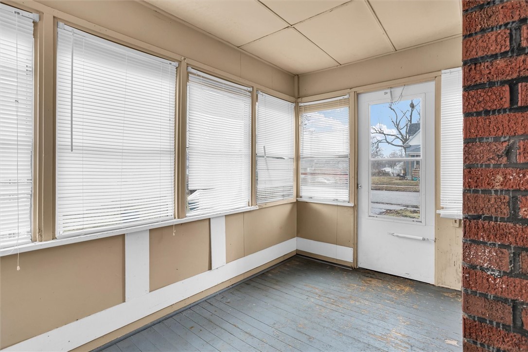 1056 W King Street Property Photo 10