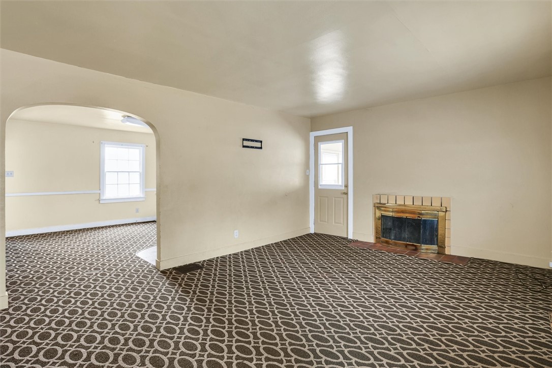1056 W King Street Property Photo 14