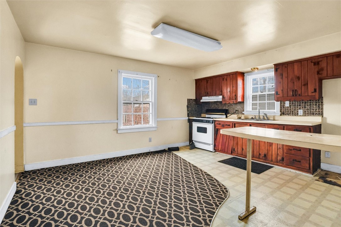 1056 W King Street Property Photo 16