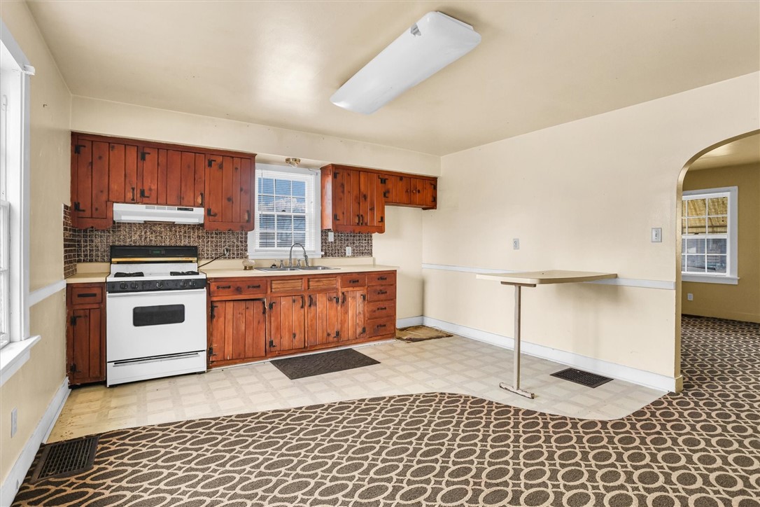 1056 W King Street Property Photo 17
