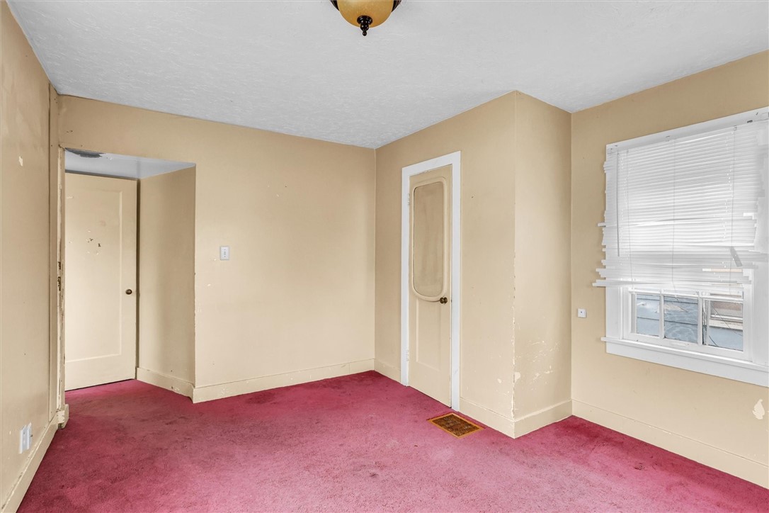 1056 W King Street Property Photo 24