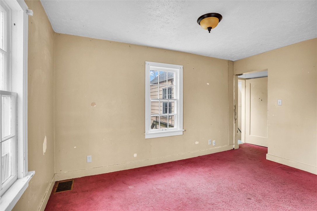 1056 W King Street Property Photo 25