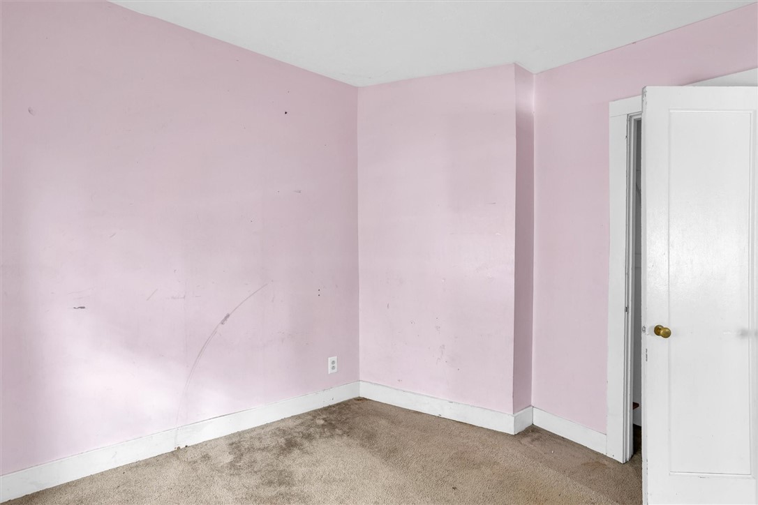 1056 W King Street Property Photo 26