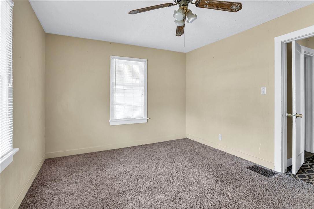1056 W King Street Property Photo 31
