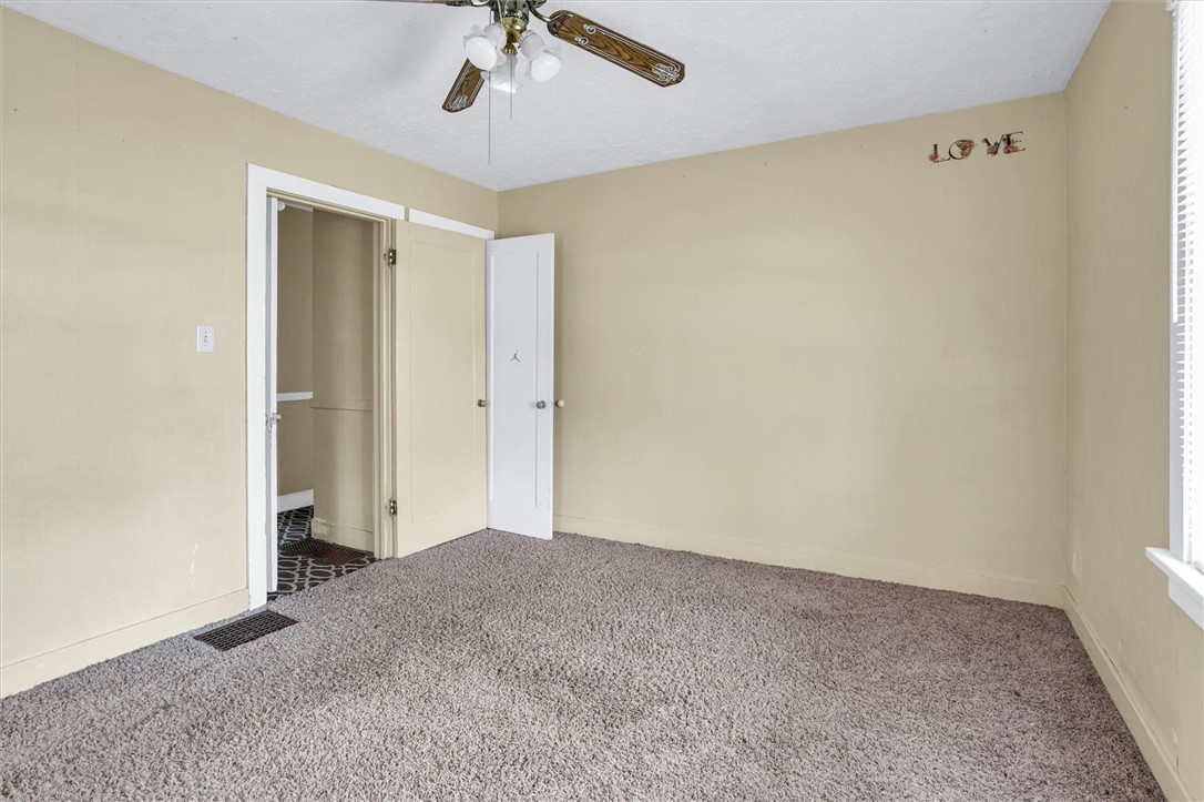 1056 W King Street Property Photo 32