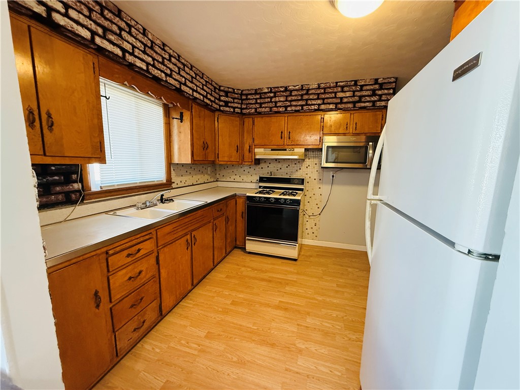 1740 N Dennis Avenue Property Photo 11