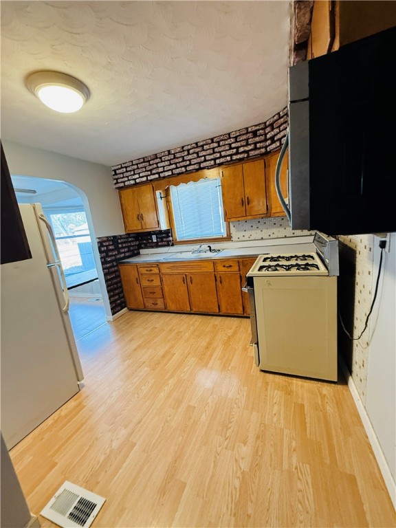 1740 N Dennis Avenue Property Photo 12