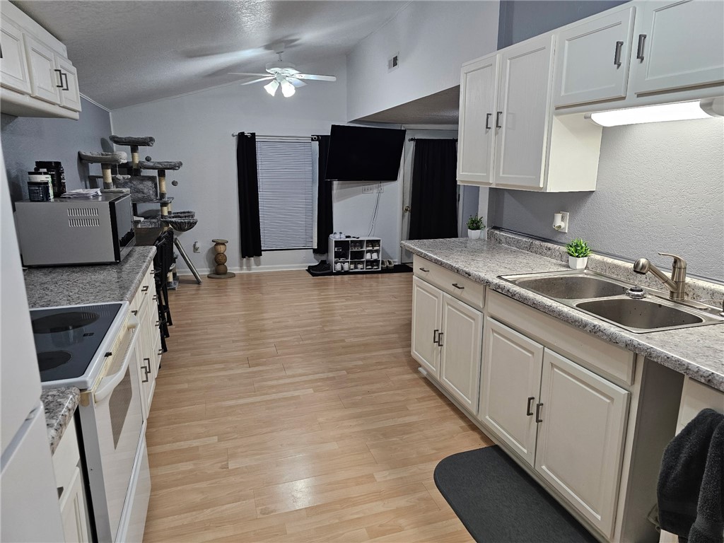 301 N Madison Street Property Photo 4