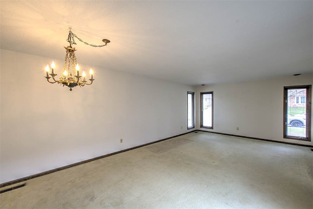 645 Crestline Drive Property Photo 10