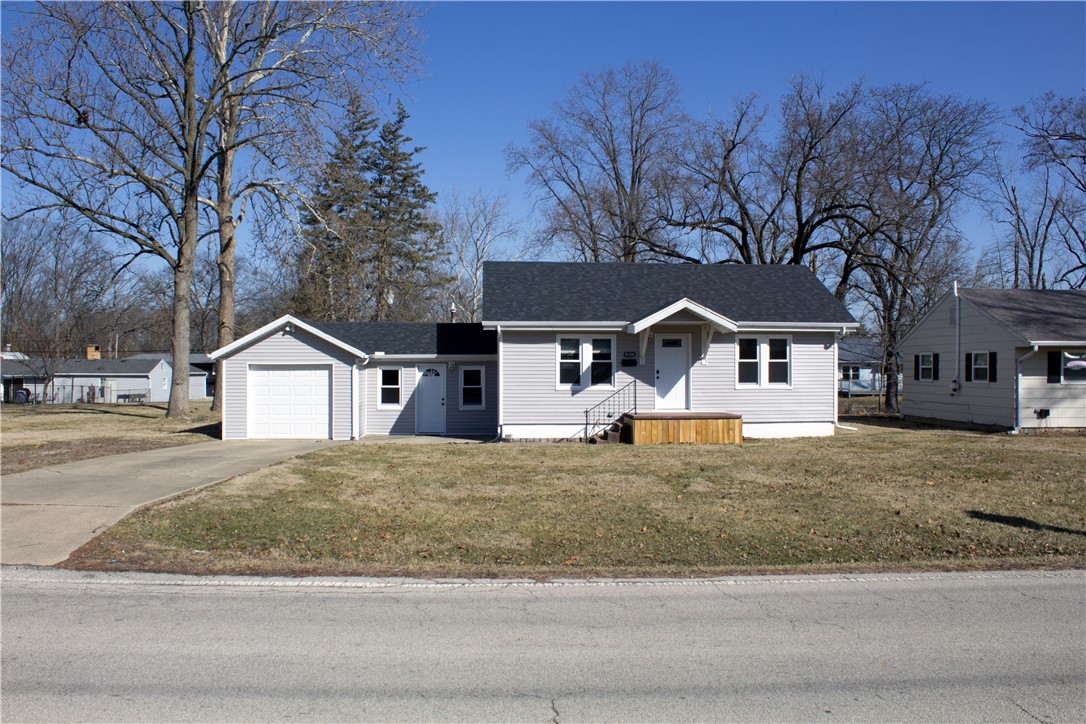 3324 E Fulton Avenue Property Photo