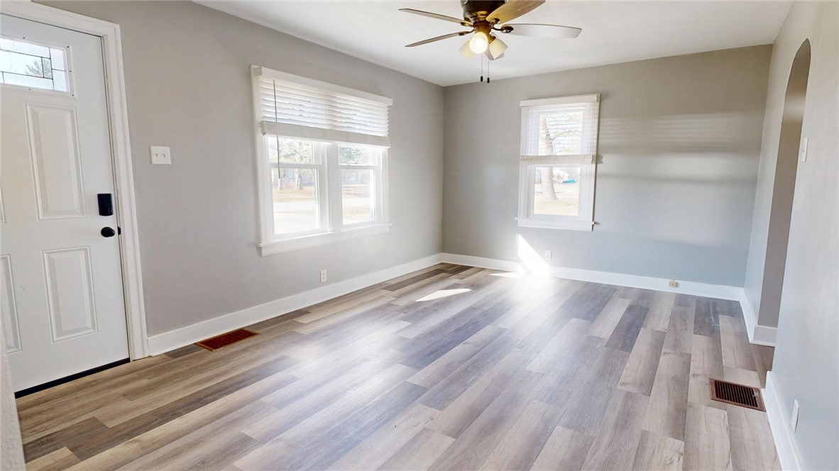 3324 E Fulton Avenue Property Photo 4