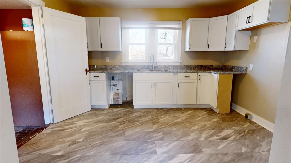 3324 E Fulton Avenue Property Photo 6