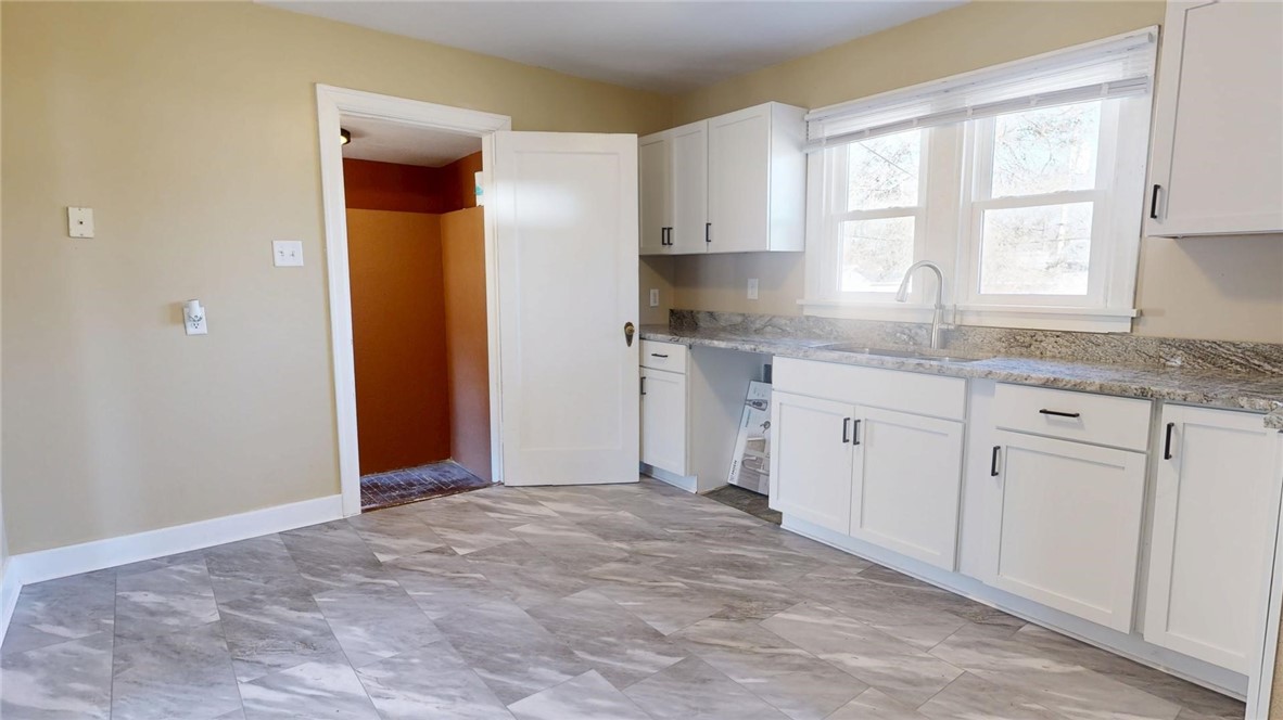 3324 E Fulton Avenue Property Photo 8