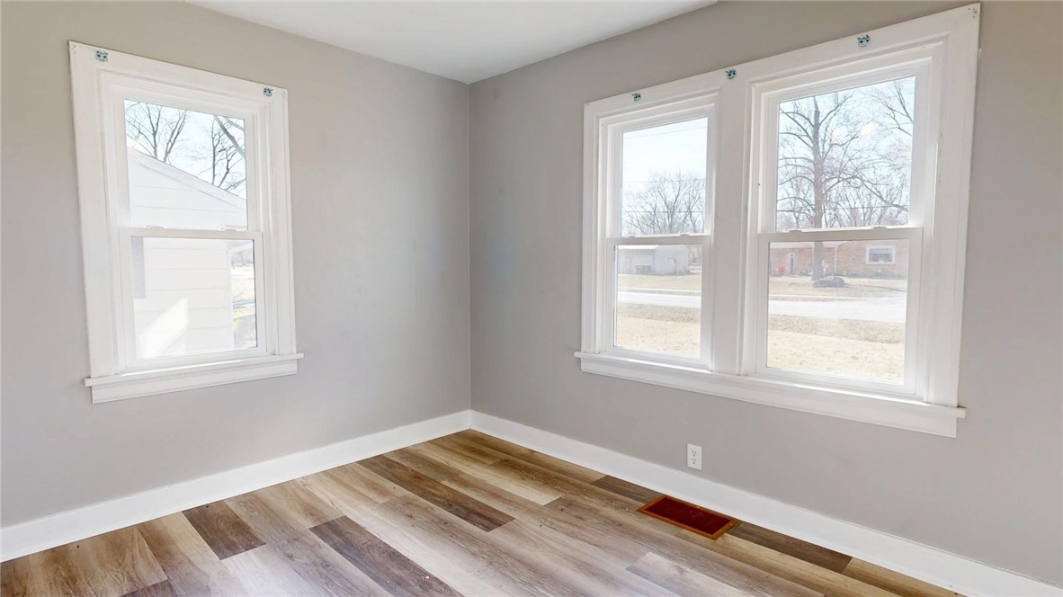 3324 E Fulton Avenue Property Photo 9