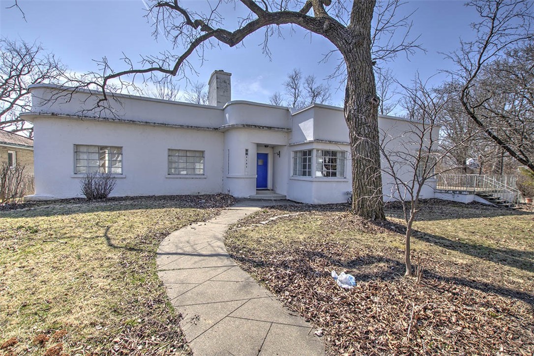2141 E Dickinson Avenue Property Photo