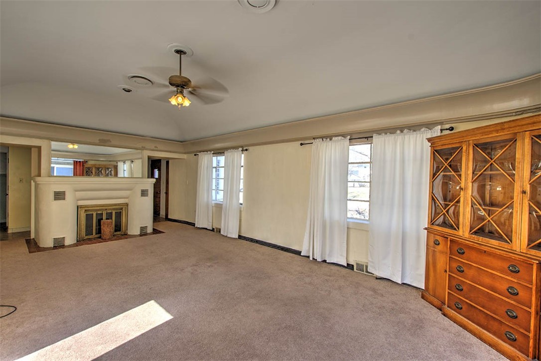 2141 E Dickinson Avenue Property Photo 7