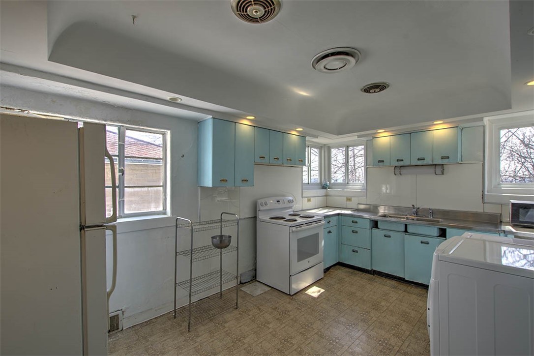 2141 E Dickinson Avenue Property Photo 10