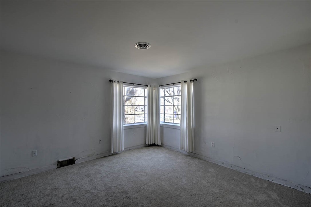2141 E Dickinson Avenue Property Photo 13