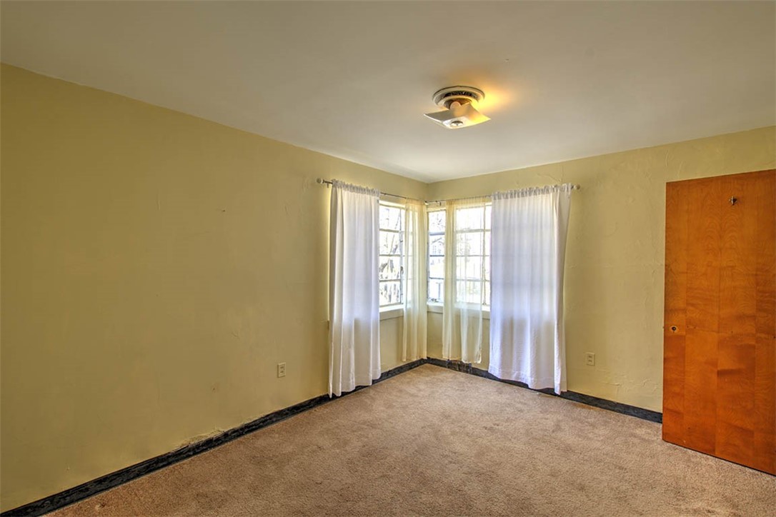 2141 E Dickinson Avenue Property Photo 14